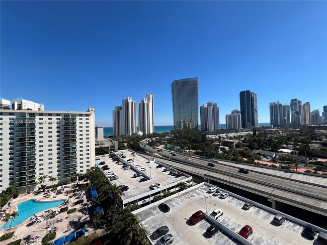 Foto del edificio - 19380 Collins Ave