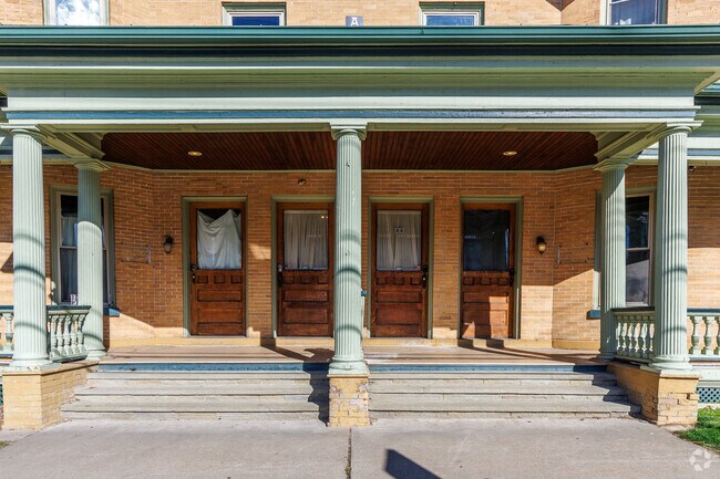 Entrada - 88 Front St