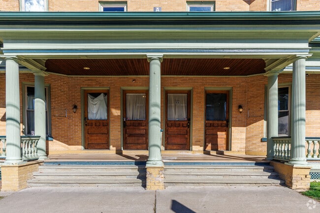 Entrance - 88 Front St