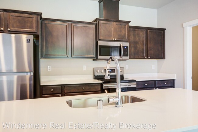 Building Photo - 4 br, 2.5 bath House - 8426 63rd Pl NE