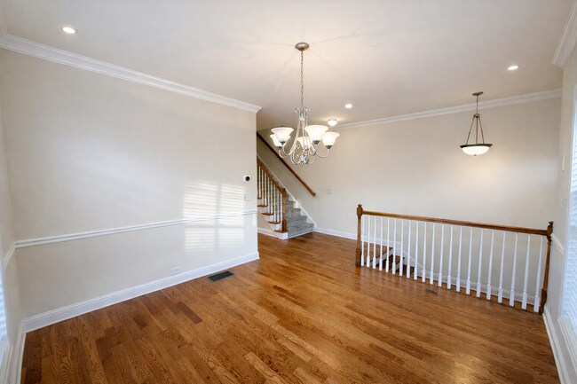 Foto del edificio - Gated Johns Creek End-Unit Townhome | 3BR / 3.5BA | Minutes to Avalon & GA-400