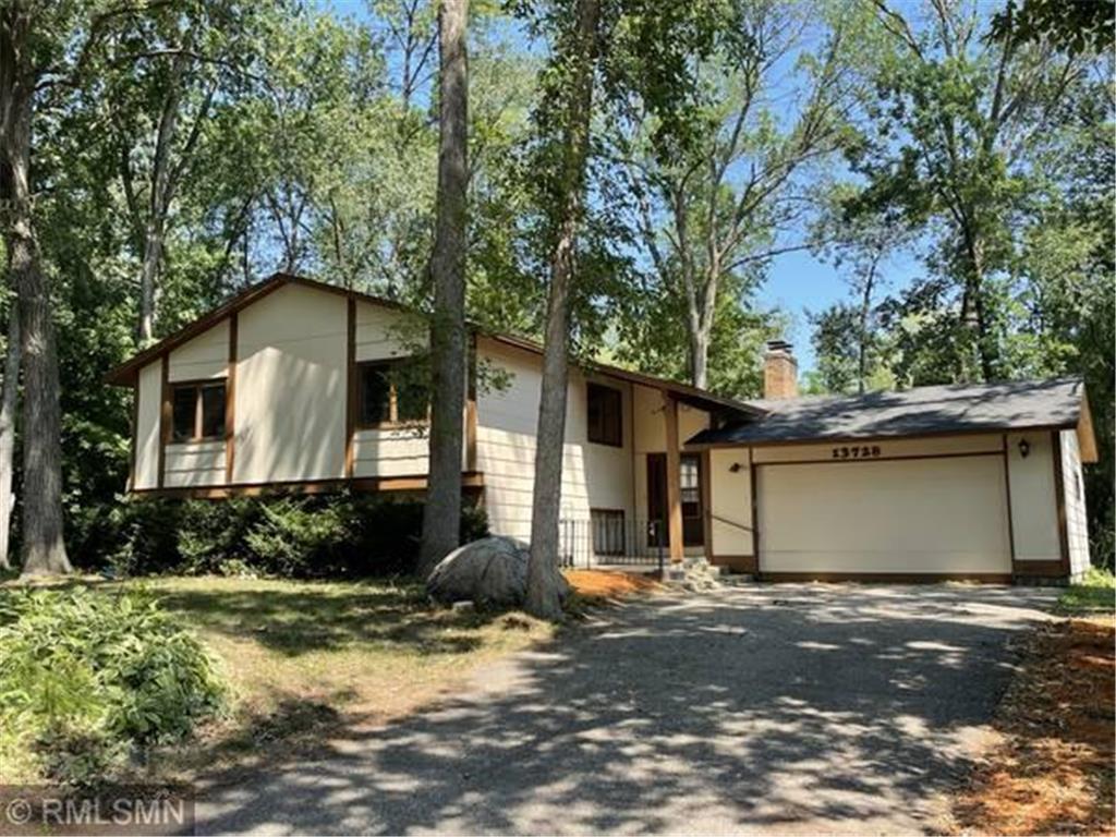 13728 Green Briar Dr, Hopkins, MN 55305 House for Rent in Hopkins, MN