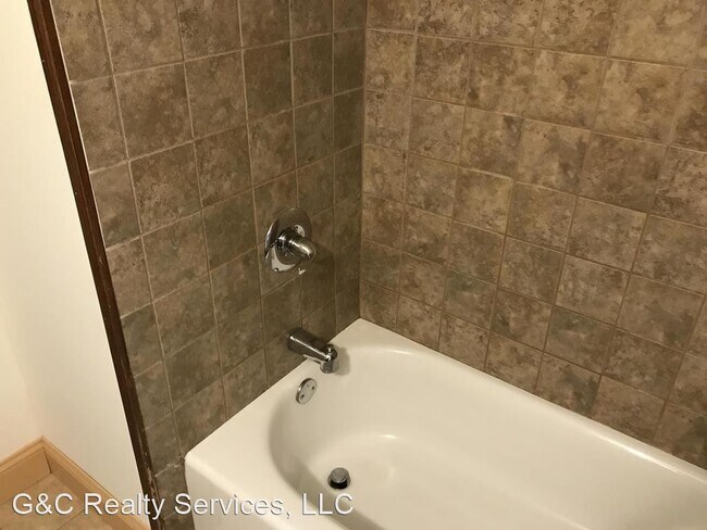 Building Photo - 3 br, 1 bath House - 828 Killarney Drive