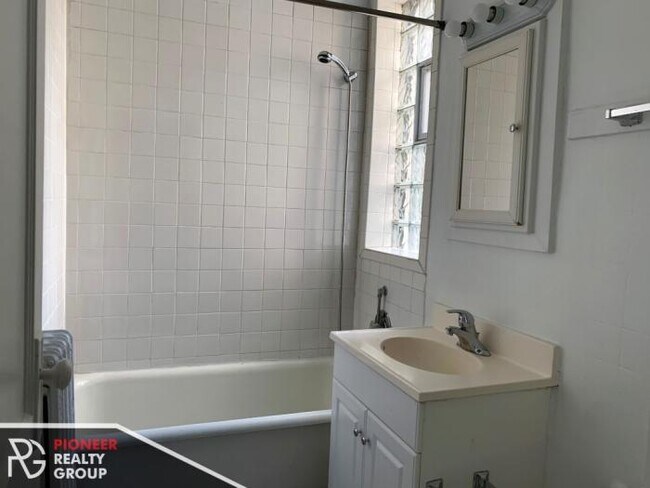 Building Photo - 0 bedroom in CHICAGO IL 60614