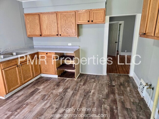 Building Photo - 321 Voorhis St