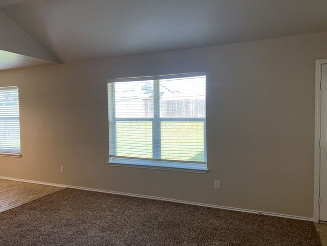 Building Photo - 309 Viola Dr