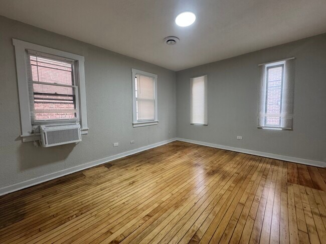 Foto del edificio - 2052 N Dayton St