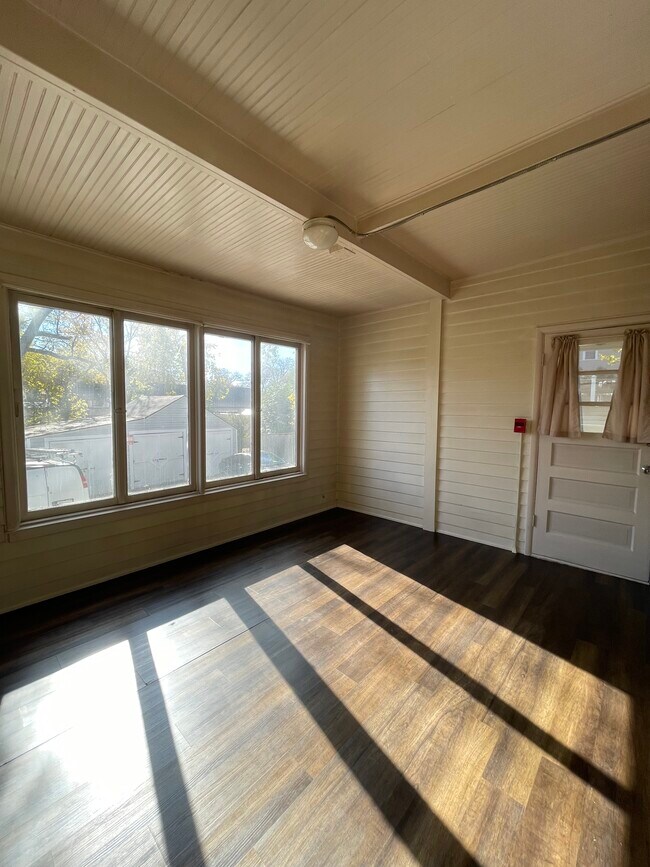 Foto del edificio - 134 E Maple St