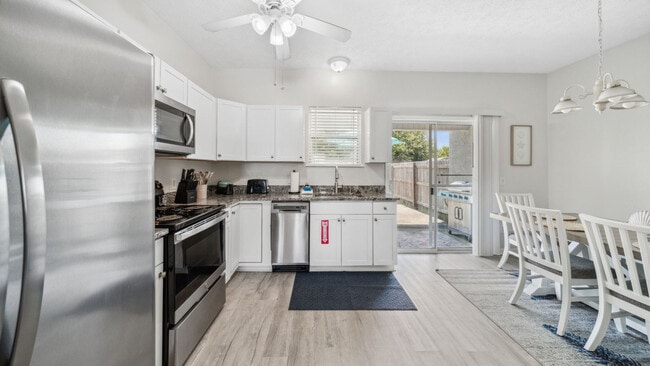 Building Photo - 5726 Beach Dr