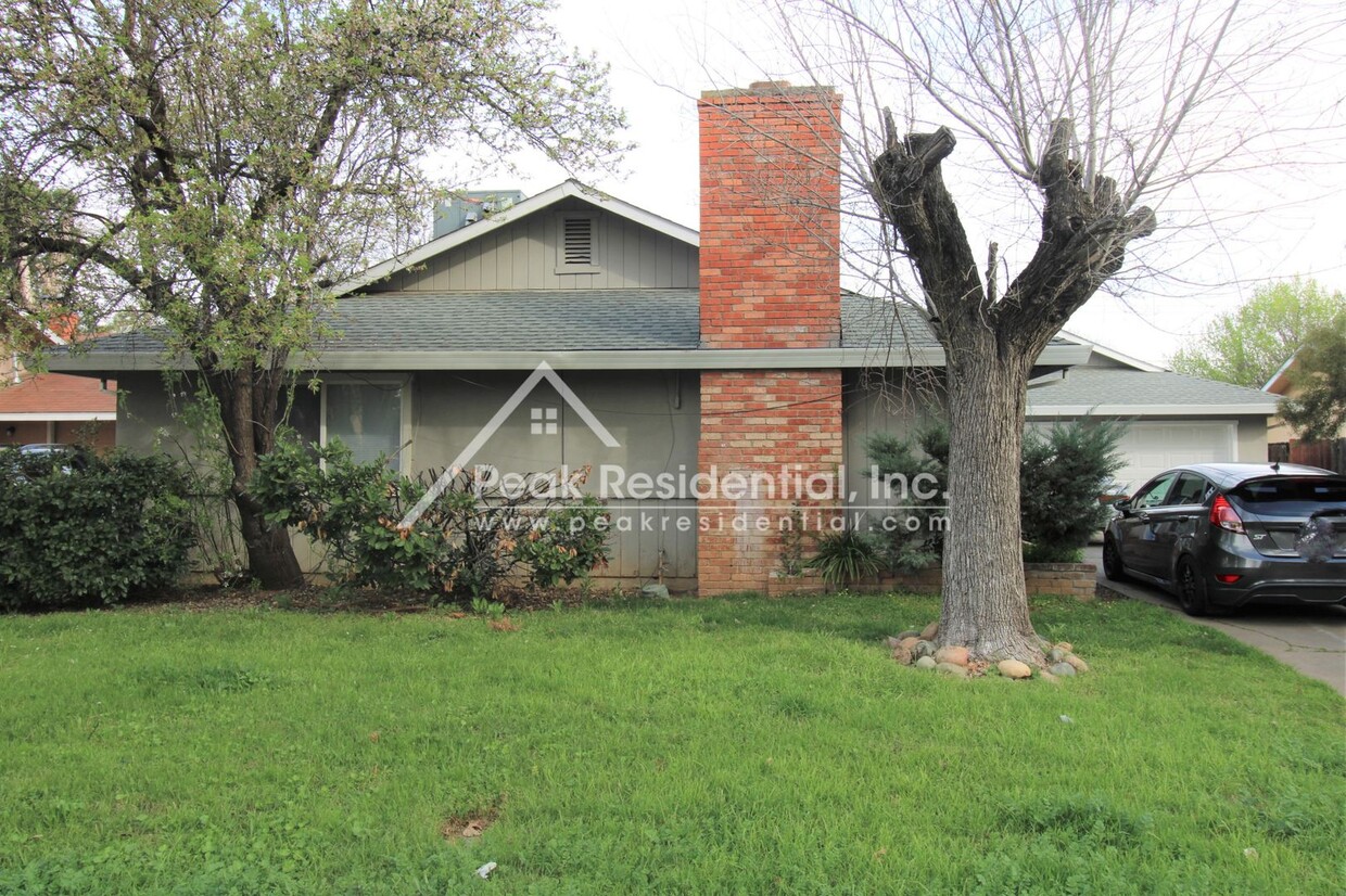 Foto principal - Updated 2bd/1ba Lincoln Village Duplex wit...