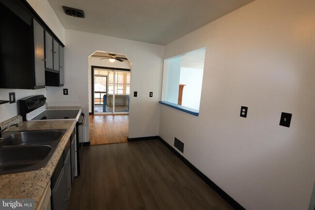 Building Photo - 9350 Wise Ln