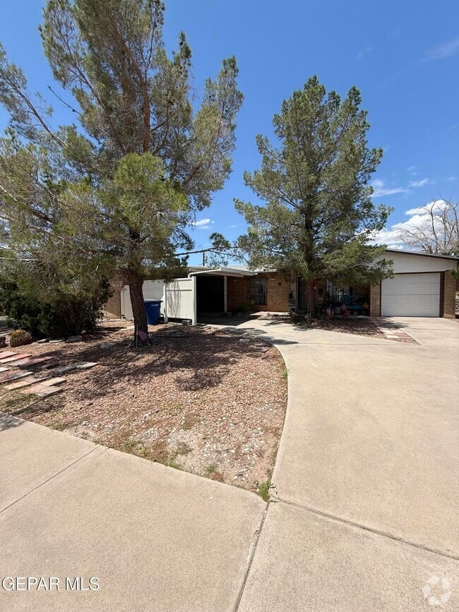 Building Photo - 6828 Escondido Dr