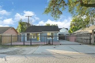 Building Photo - 2331 Delafield St