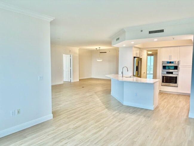 Building Photo - 1060 Borghese Ln