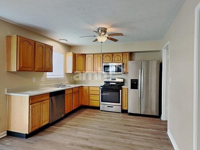 Foto del edificio - 803 Green Woods Dr