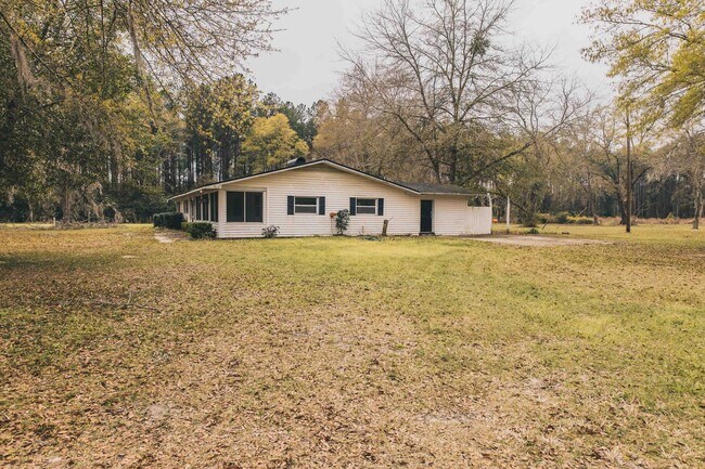 Foto del edificio - 4 Bed/2 Bath Home in Callahan, FL