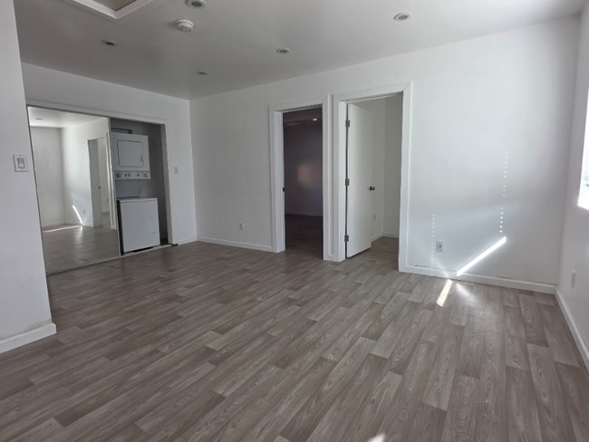 Foto del edificio - 8034 Ney Ave