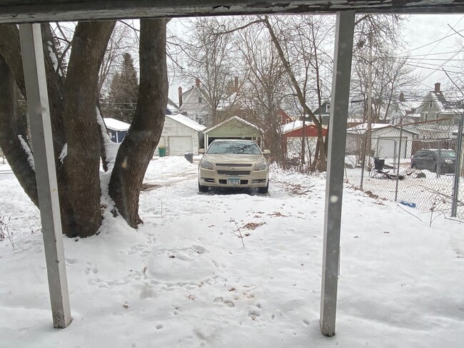 Foto del edificio - AVAILABLE JUNE 1ST -  Huge 4 Story Hillside Home!