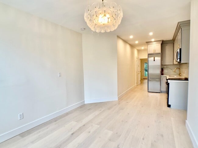 Building Photo - 310 Madison St