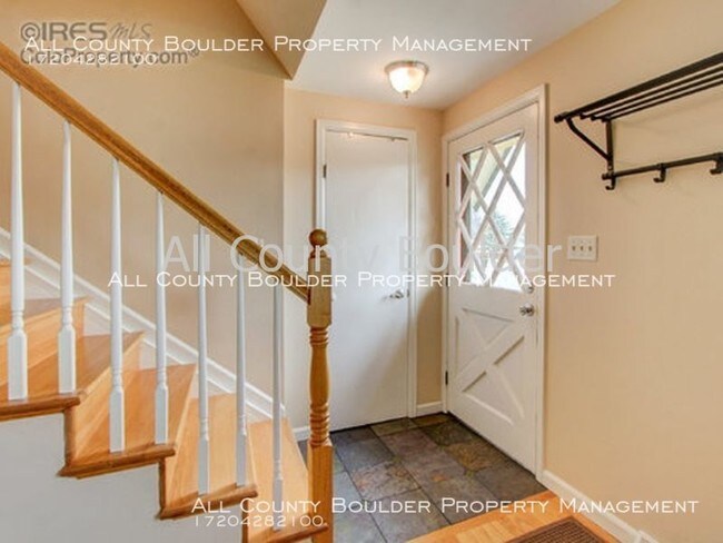 Building Photo - 1215 Vail Ln