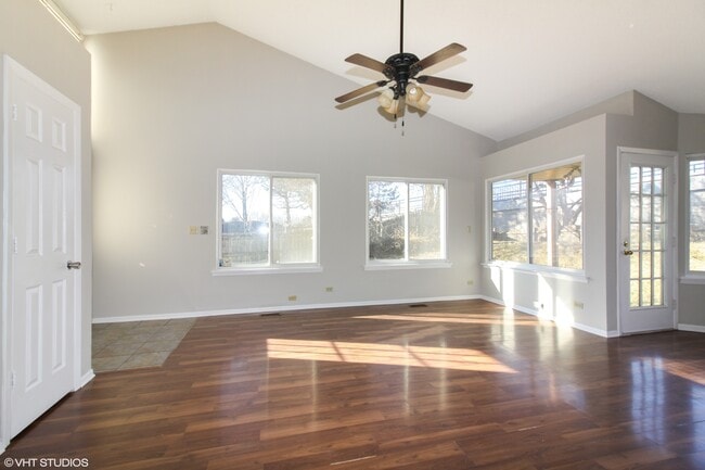 Foto del edificio - 707 Clearwood Ct
