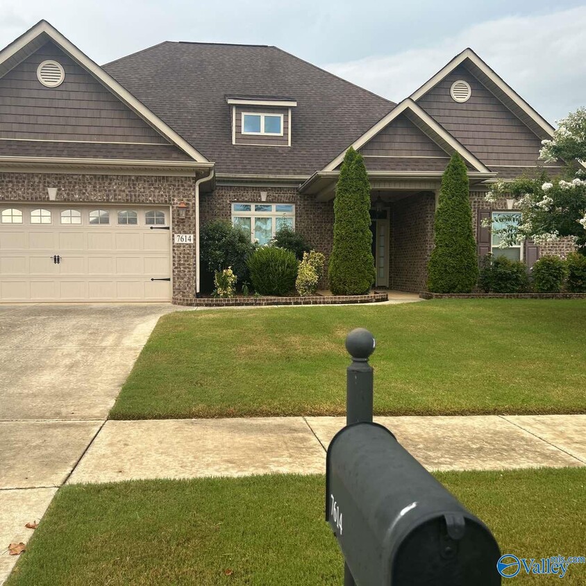 Foto principal - 7614 Stillhaven Ct SE
