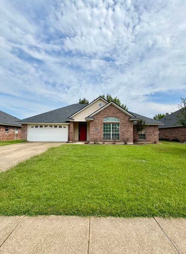 Foto principal - Great 3 bedroom, close to everything
