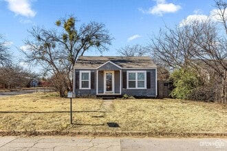 Building Photo - 2714 Sherman Rd