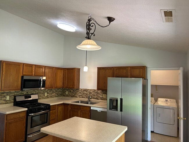 Building Photo - 6438 Thistle Bnd