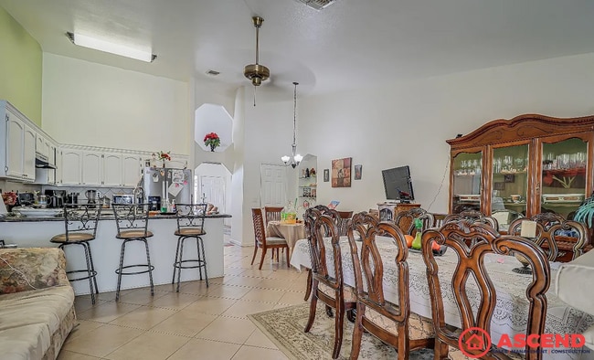 Building Photo - Spacious 5BD/2BA Home in Bakersfield's 93312 — Pool, Solar & Small Pets Welcome!