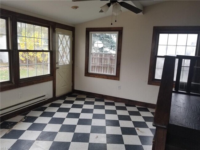 Foto del edificio - 8316 Grand Division Ave