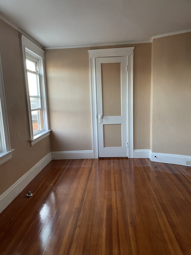 Foto del edificio - 67 Bellevue Ave