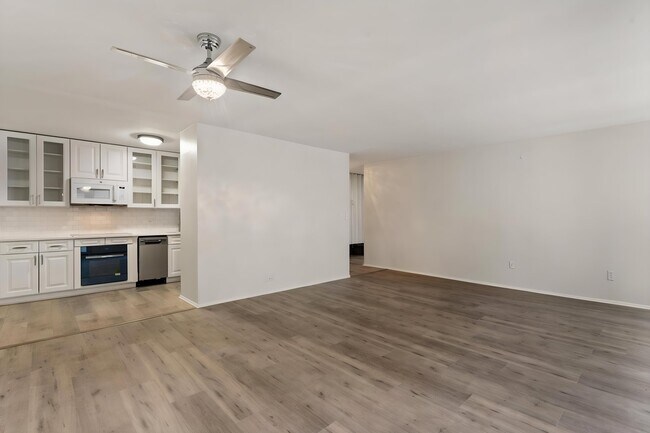 Foto del edificio - 4250 N Marine Dr