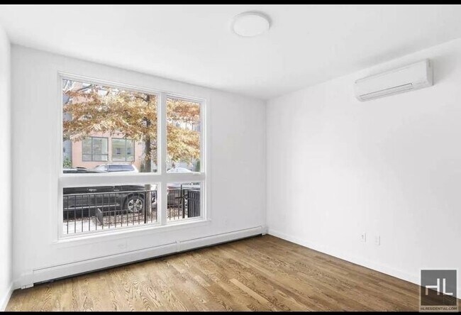Building Photo - 682-686 6th Ave