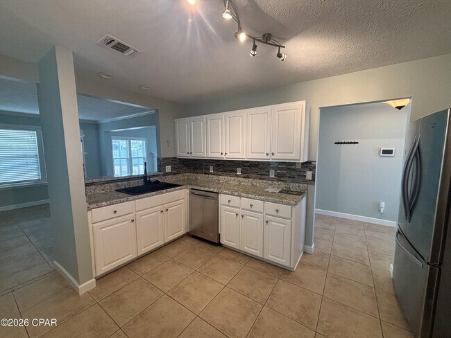 Foto del edificio - 7312 Rodgers Dr