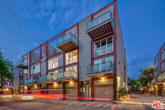 Building Photo - 3450 Cahuenga Blvd