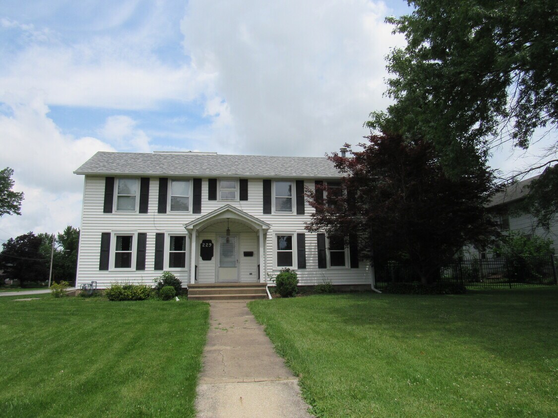 Primary Photo - 229 W Pearl St