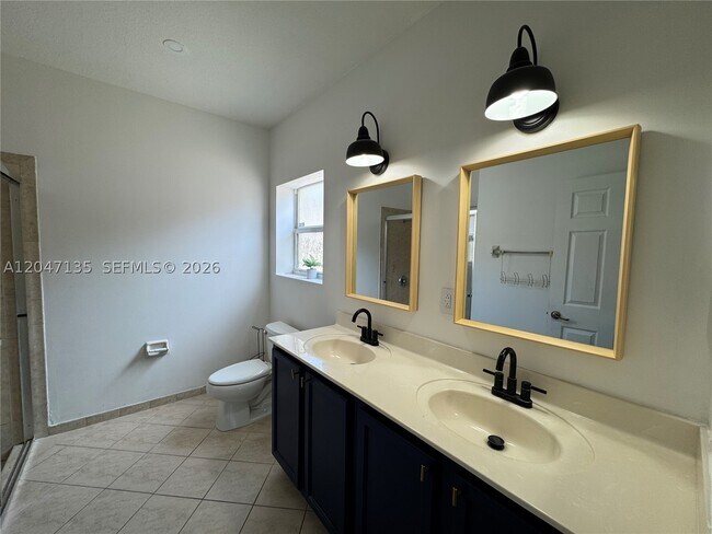 Building Photo - 2356 NE 3rd Ct