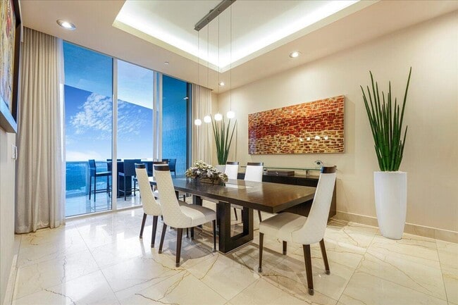 Foto del edificio - 15901 Collins Ave