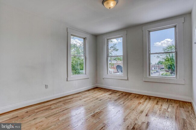 Building Photo - 3701 W Garrison Ave
