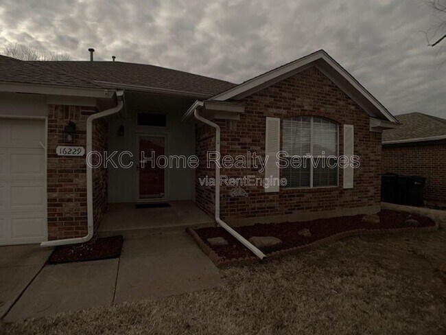 Foto del edificio - 16229 Everglade Ln
