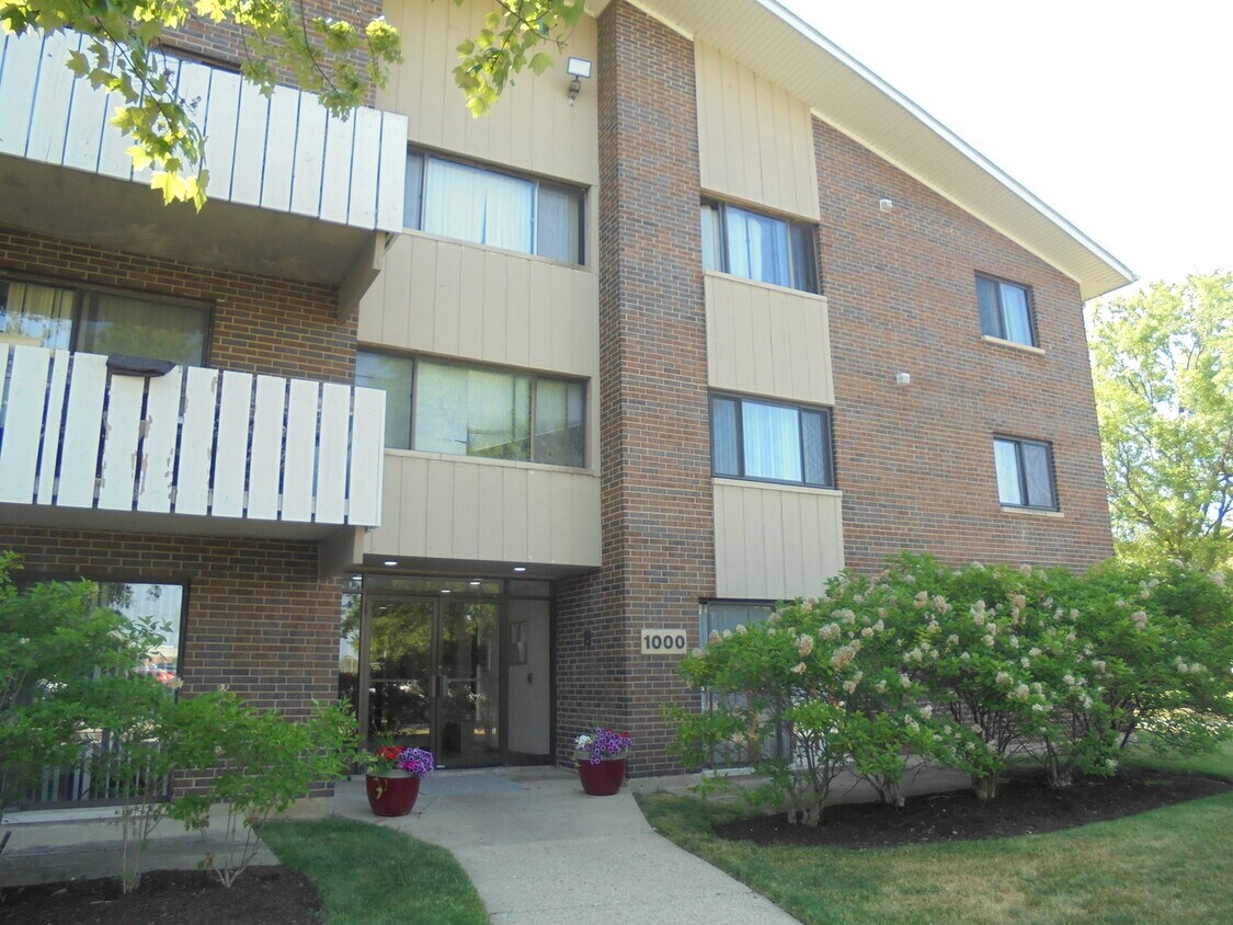 1000 Bayside Dr Unit 210, Palatine, IL 60074 Condo for Rent in
