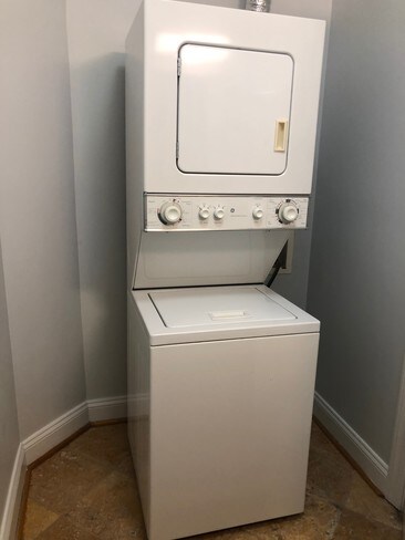 Foto del edificio - 3417 Holmead Pl NW