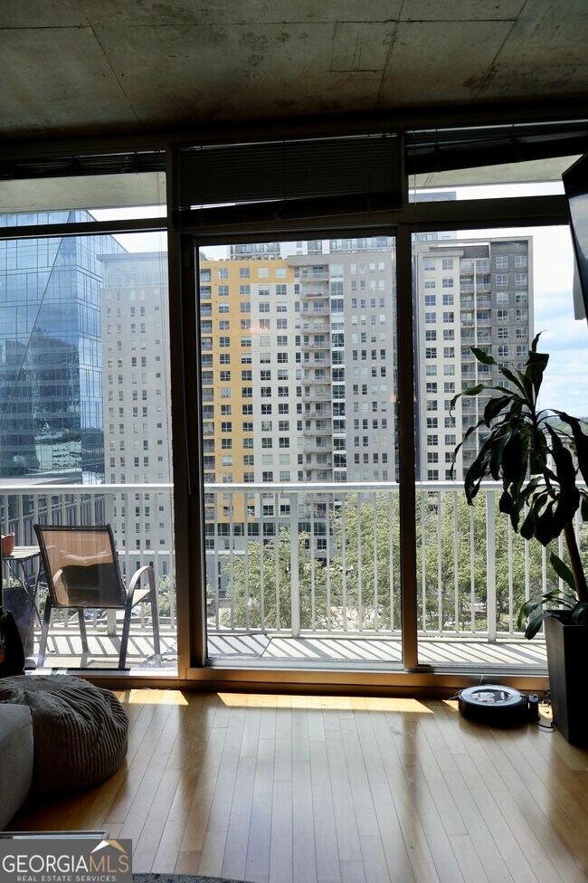 Foto del edificio - 950 W Peachtree St NW