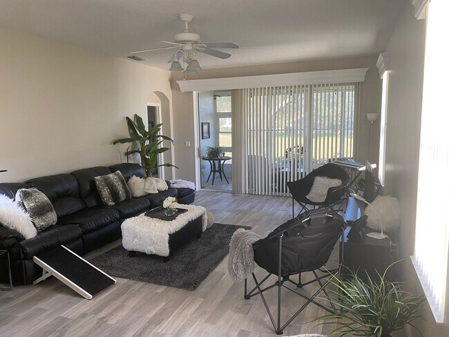Foto del edificio - Peaceful 3 bedroom, 2 bathroom home with a...