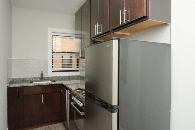 Building Photo - 432.5 W Belden Ave