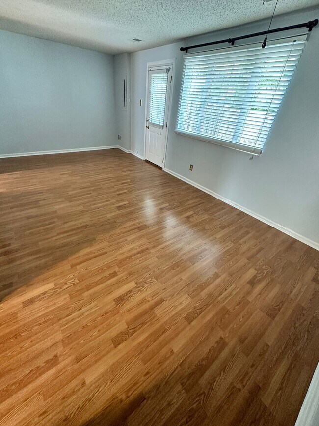 Building Photo - 9751 Candace Terrace, Glen Allen, VA 23060