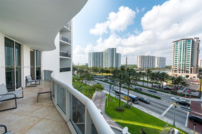 Foto del edificio - 15901 Collins Ave