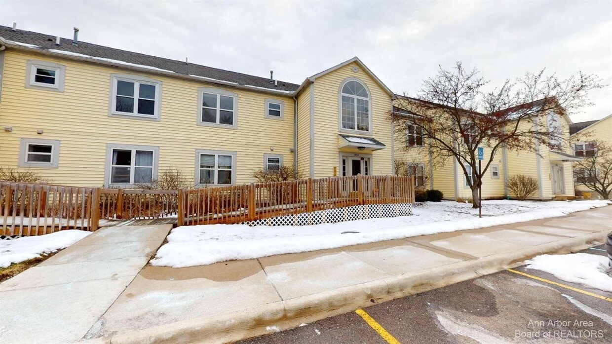 2233 S Huron Pkwy, Ann Arbor, MI 48104 Condo for Rent in Ann Arbor