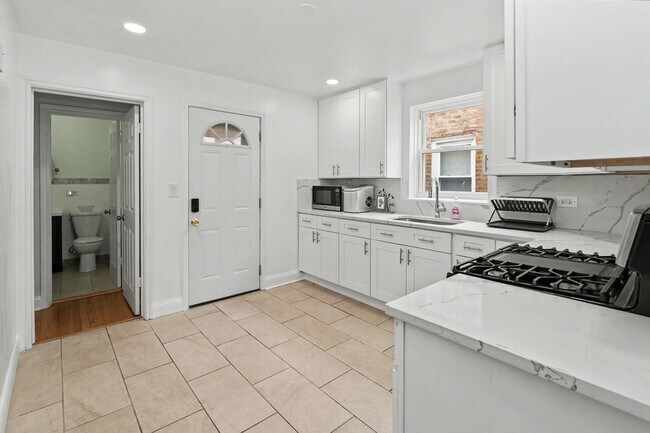 Foto del edificio - 6328 N Whipple St